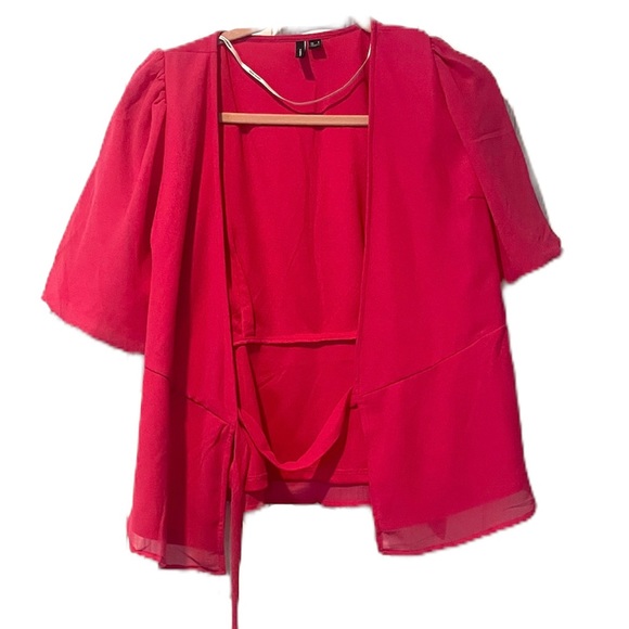 2 for $30 ⭐️NWOT Vero Moda Super Cute Wrap Top - Picture 6 of 7